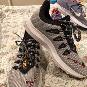 Women’s Nike Lotus